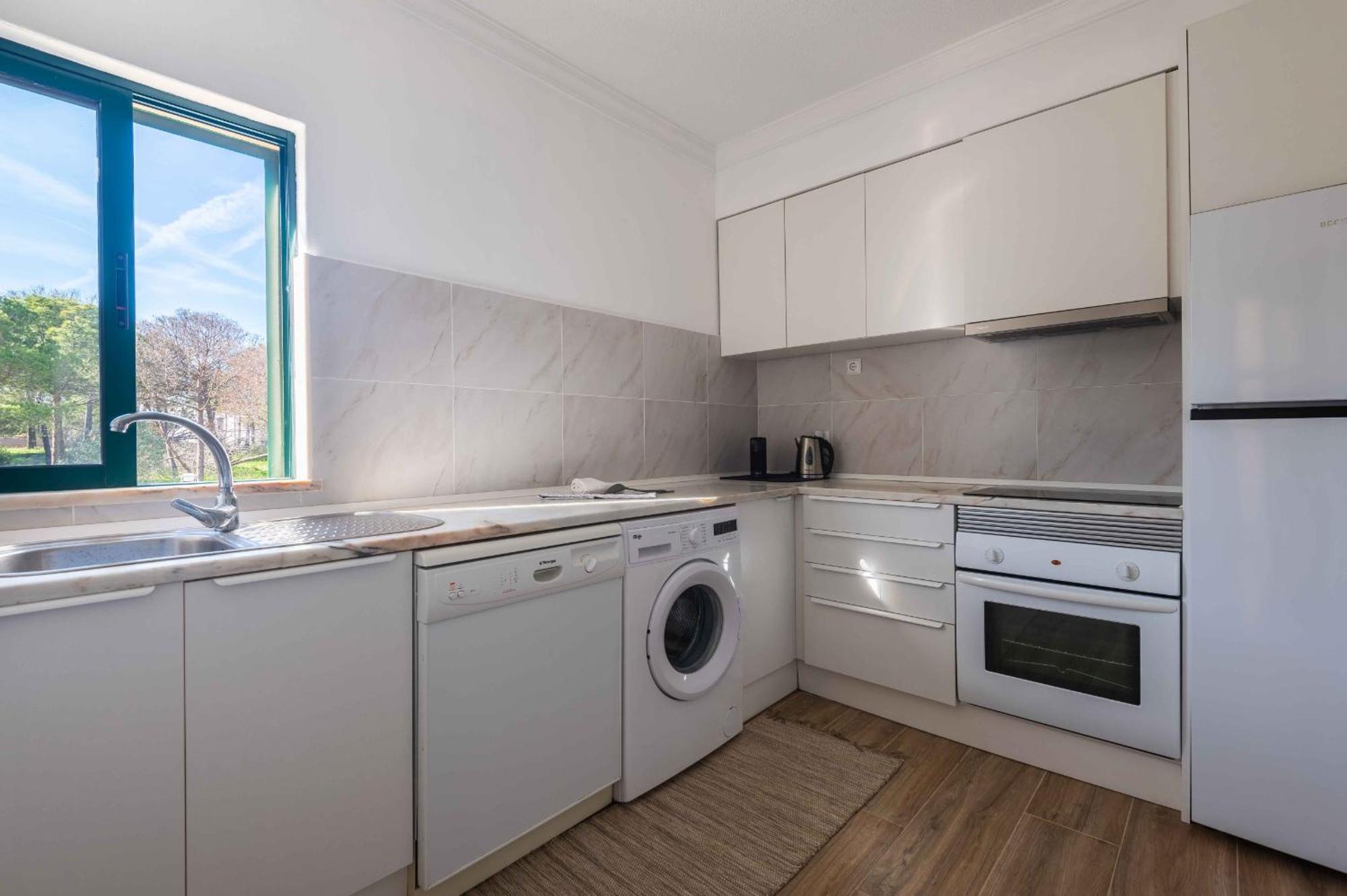 Salgados 1 Bedroom - 500m From The