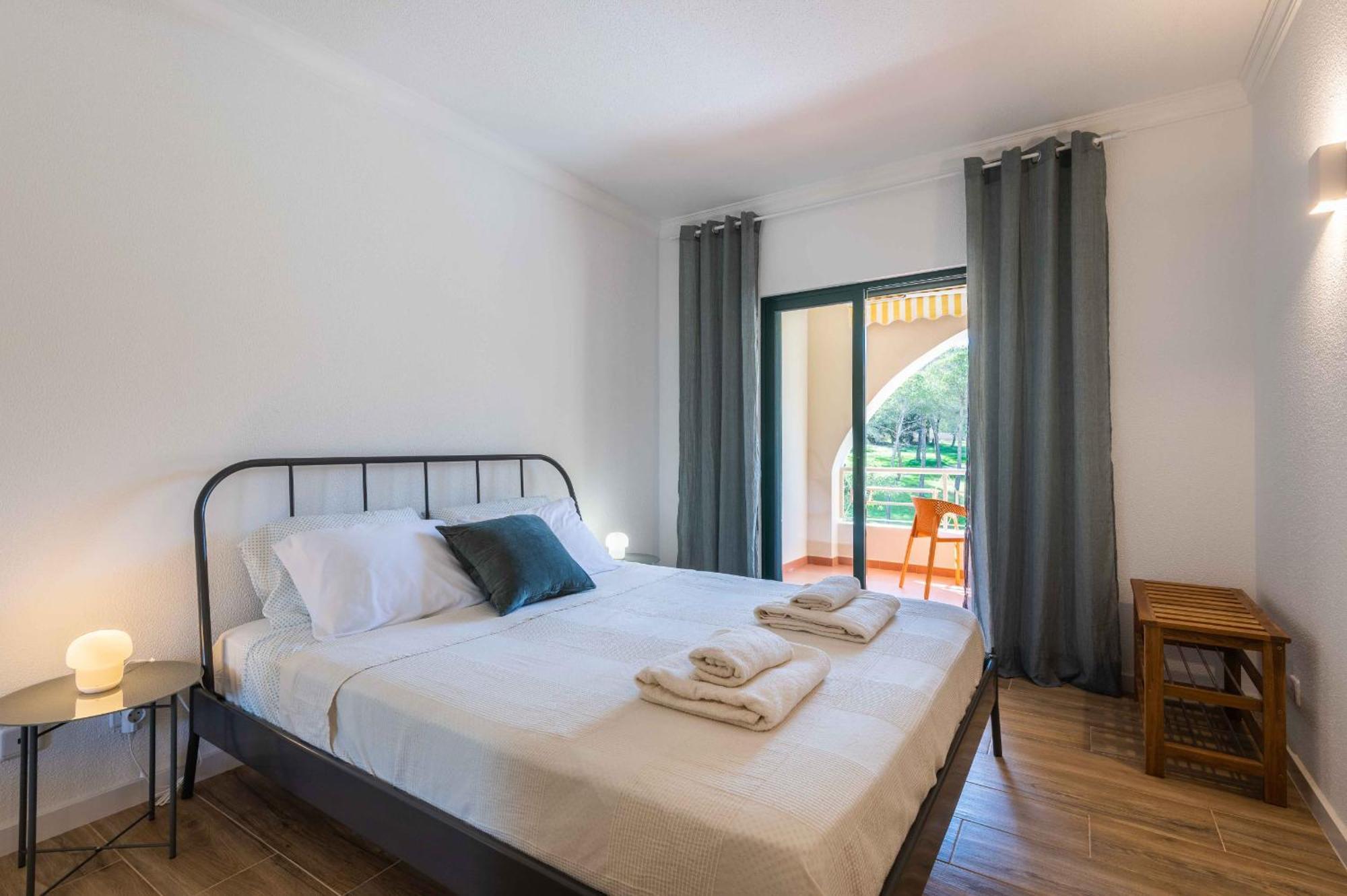 Apartment Salgados 1 Bedroom - 500m From The *