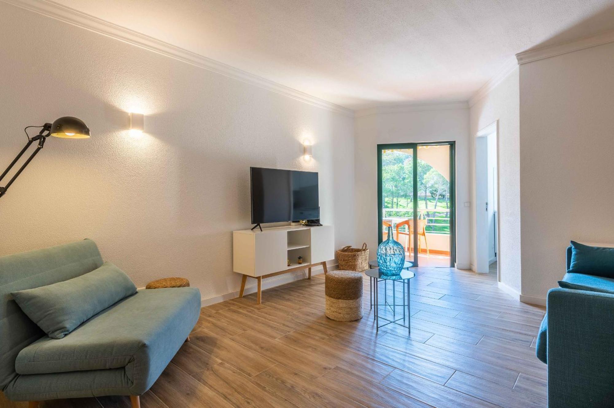 Salgados 1 Bedroom - 500m From The *