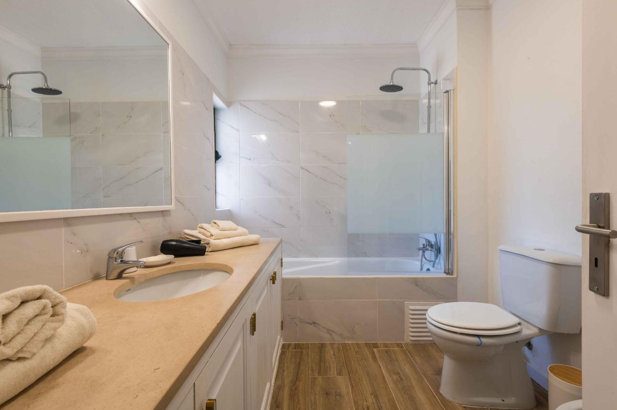 Apartment Salgados 1 Bedroom - 500m From The