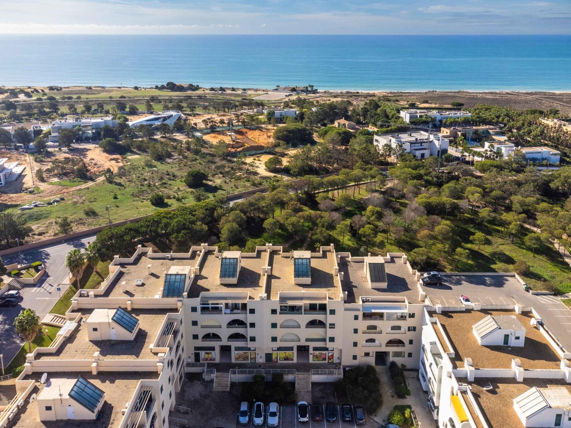 Salgados 1 Bedroom - 500m From The
