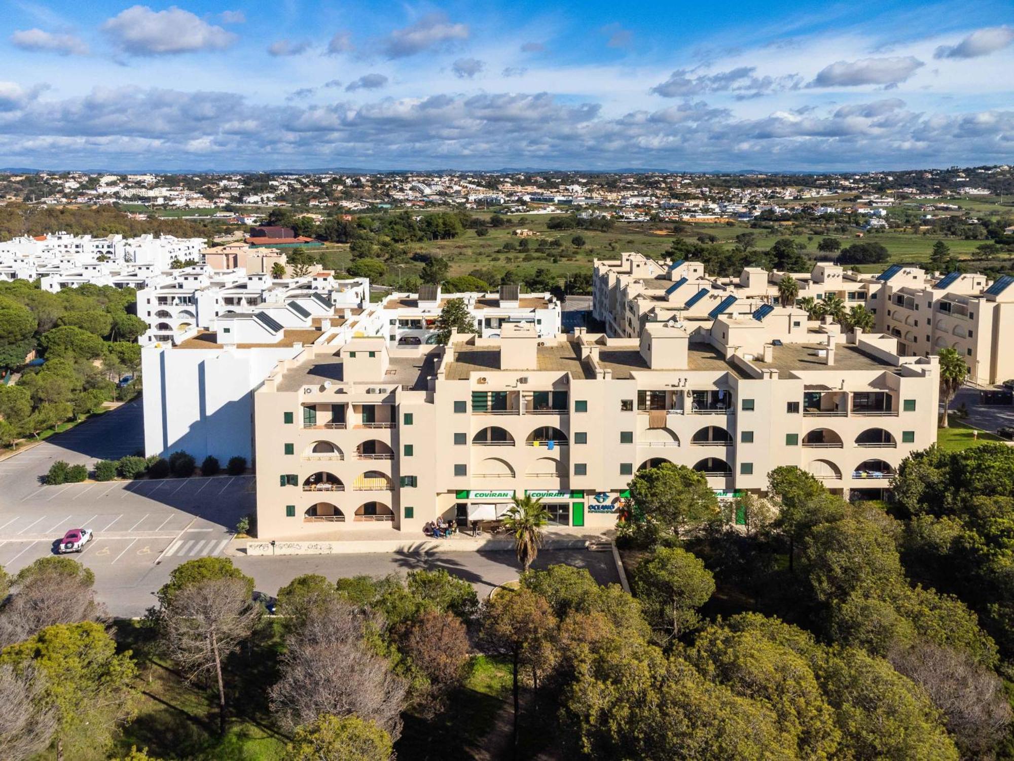 Apartment Salgados 1 Bedroom - 500m From The