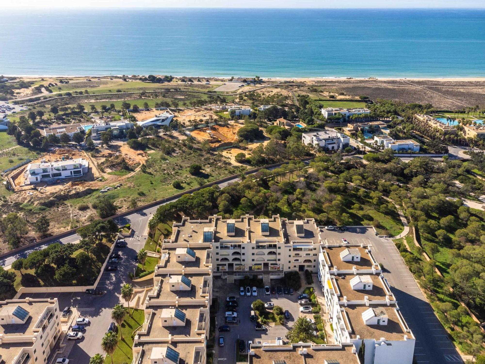 Salgados 1 Bedroom - 500m From The Apartment *